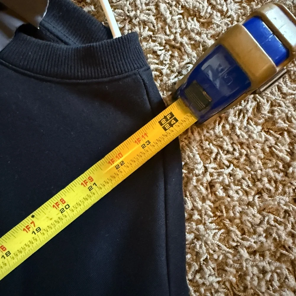 H&M Men's Classic Black Crewneck Sweater - Picture 2 of 5